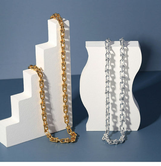 Chain-Embellished Short-Length Boutique Design Necklace