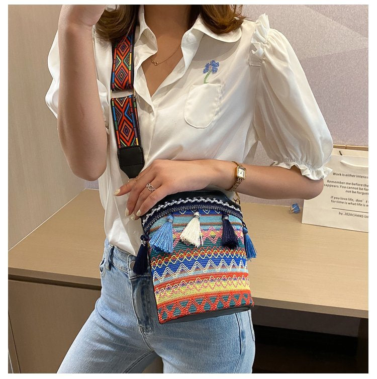 Occasion :Outdoor,Travel,Causal Size:21.5*15*3cm Package:1 pc of Bohemian Shoulder Bag Color:Wine Red ,Yellow,Blue Product Name: Bohemian Shoulder Bag Gender:Women Pattern:Geometric Material: Cloth