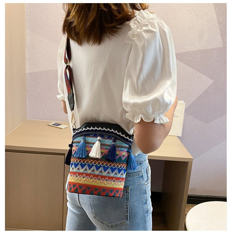 Occasion :Outdoor,Travel,Causal Size:21.5*15*3cm Package:1 pc of Bohemian Shoulder Bag Color:Wine Red ,Yellow,Blue Product Name: Bohemian Shoulder Bag Gender:Women Pattern:Geometric Material: Cloth